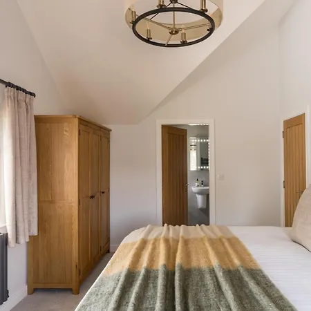 Upper Oak House