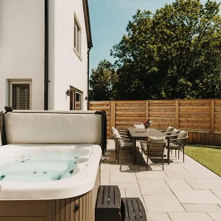 Upper Oak House Villa *