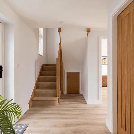Upper Oak House *