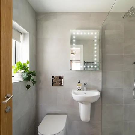 Upper Oak House Villa *